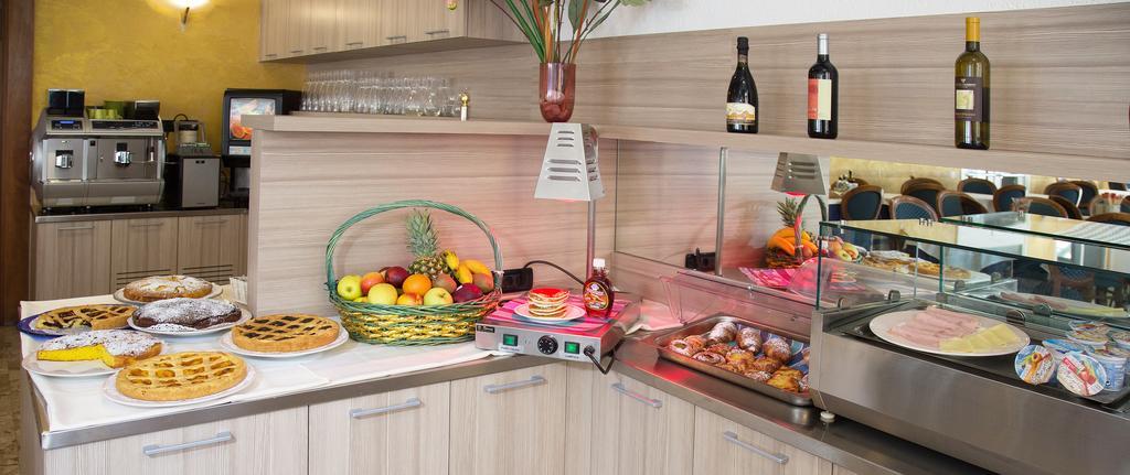 Hotel Piccinelli Rimini Ngoại thất bức ảnh