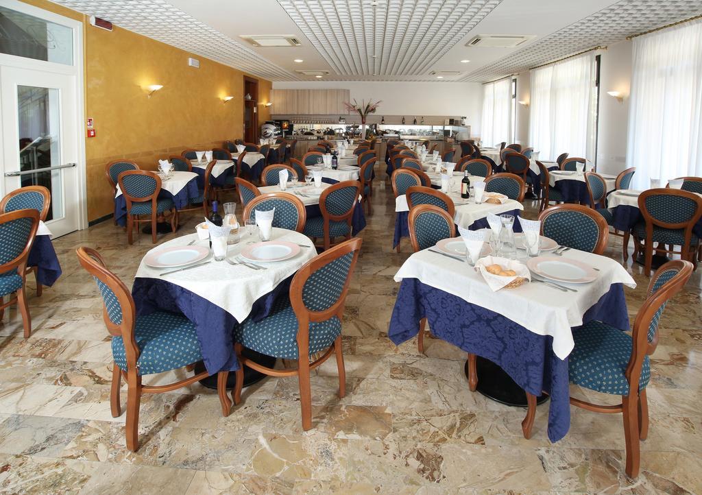 Hotel Piccinelli Rimini Ngoại thất bức ảnh
