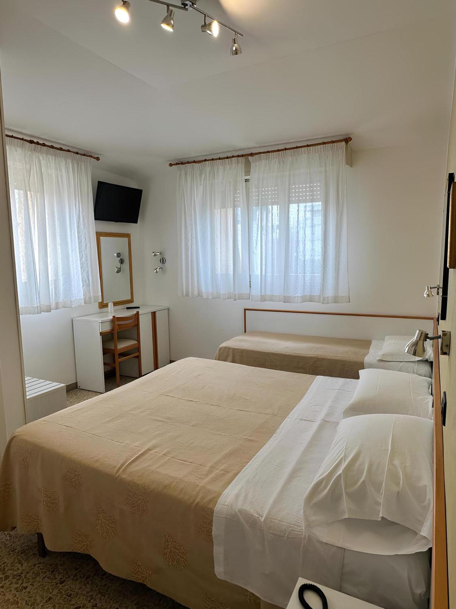 Hotel Piccinelli Rimini Ngoại thất bức ảnh
