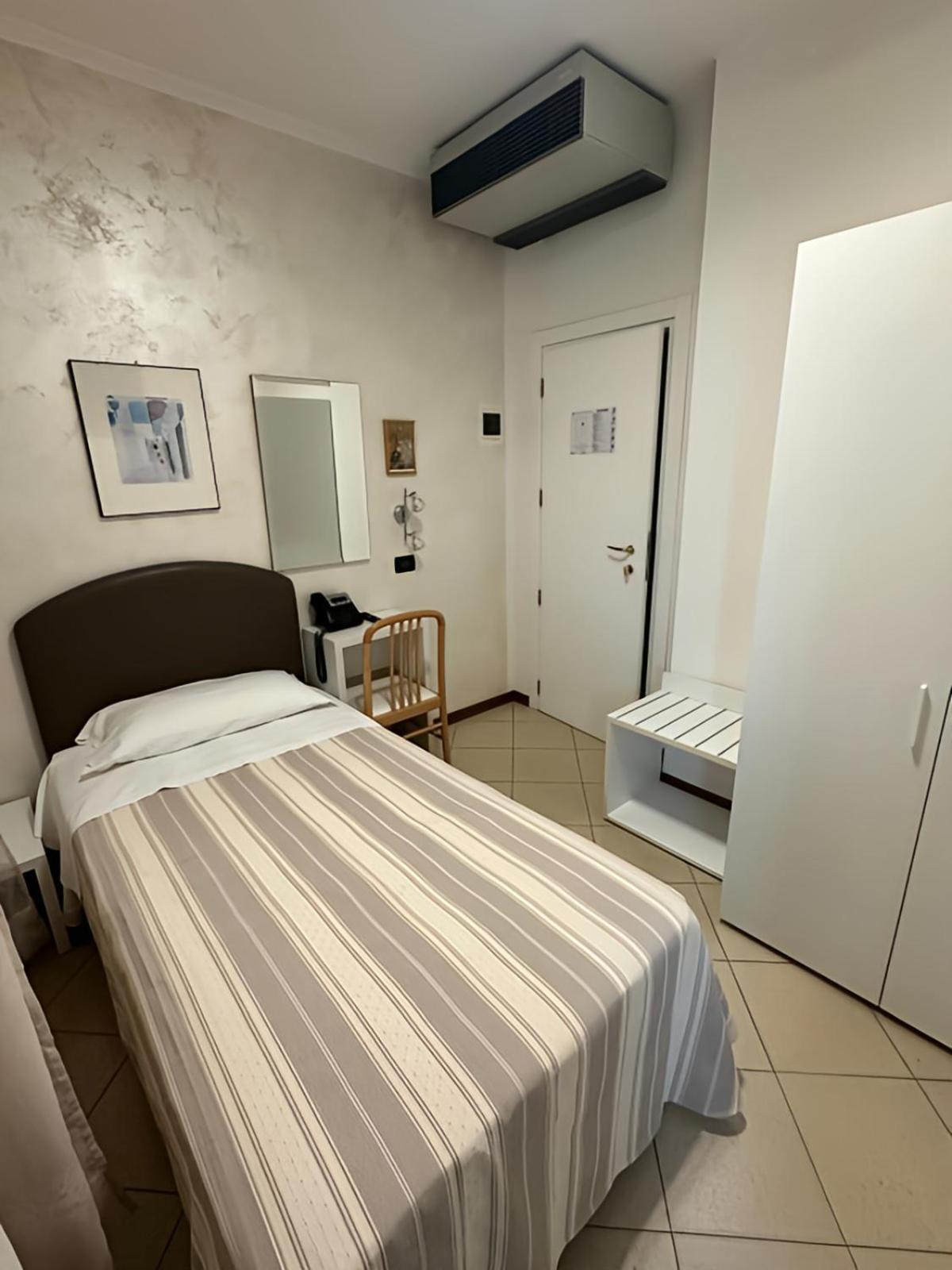 Hotel Piccinelli Rimini Ngoại thất bức ảnh