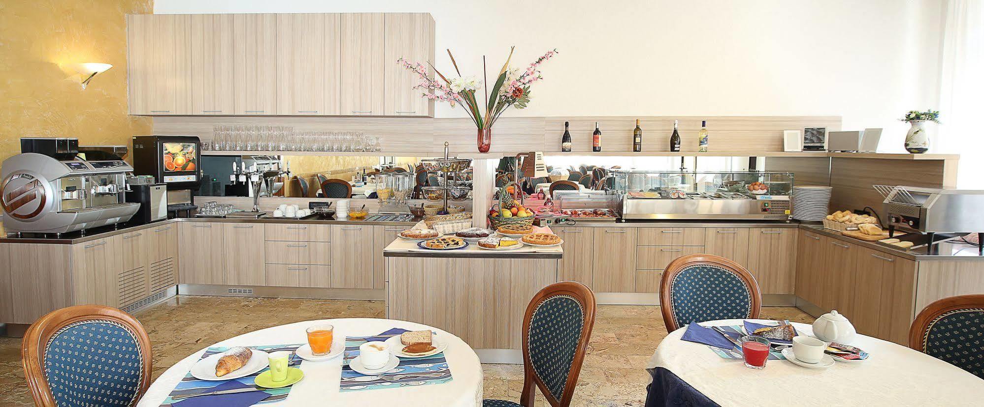 Hotel Piccinelli Rimini Ngoại thất bức ảnh